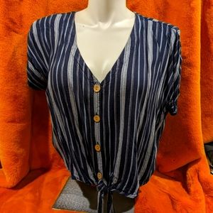 Women's top Universal Thread XL